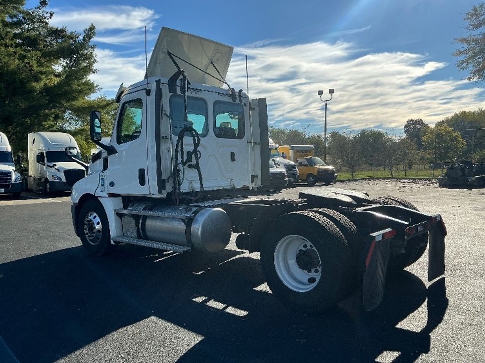 Day Cab Tractor-Heavy Duty Tractors-Freightliner-2020-T12642ST-Lexington-KY-303,155\n\t\tmiles-$ 41,000 - Image 5