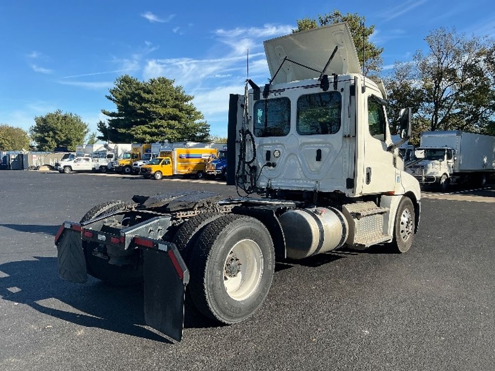 Day Cab Tractor-Heavy Duty Tractors-Freightliner-2020-T12642ST-Lexington-KY-303,155\n\t\tmiles-$ 41,000 - Image 7
