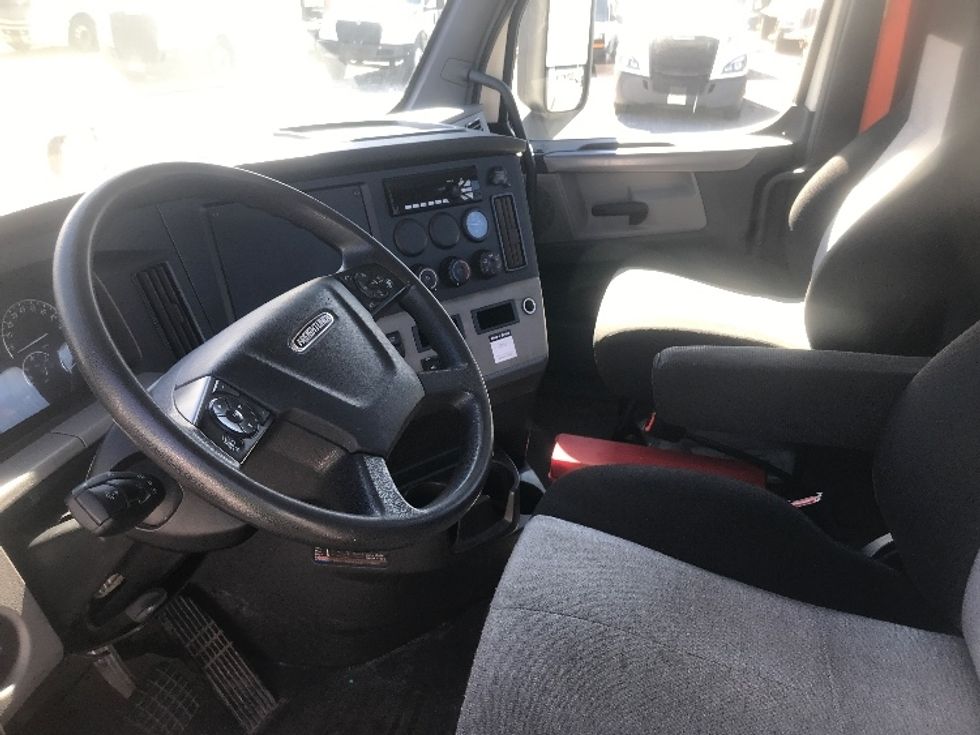 Day Cab Tractor-Heavy Duty Tractors-Freightliner-2020-T12642ST-Lexington-KY-360,761\n\t\tmiles-$ 42,000 - Image 10