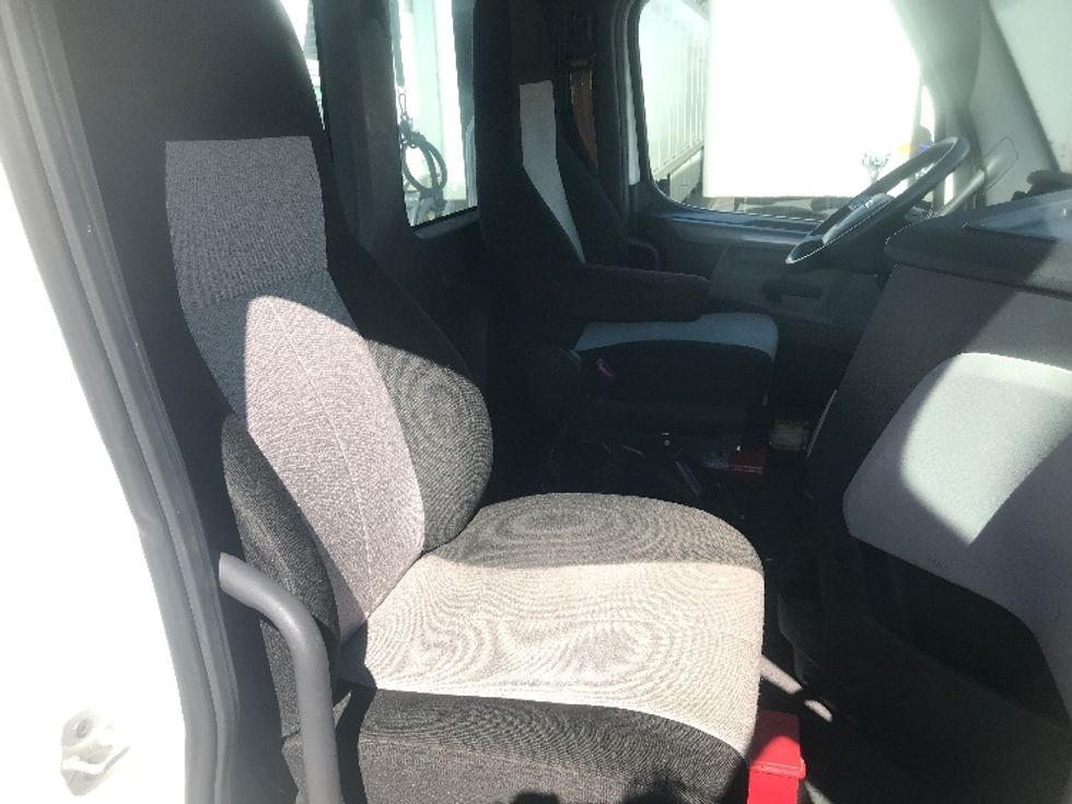 Day Cab Tractor-Heavy Duty Tractors-Freightliner-2020-T12642ST-Lexington-KY-360,761\n\t\tmiles-$ 42,000 - Image 13