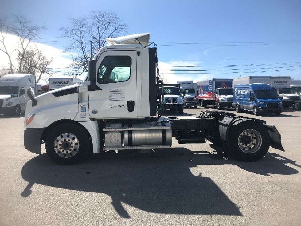 Day Cab Tractor-Heavy Duty Tractors-Freightliner-2020-T12642ST-Lexington-KY-360,761\n\t\tmiles-$ 42,000 - Image 4