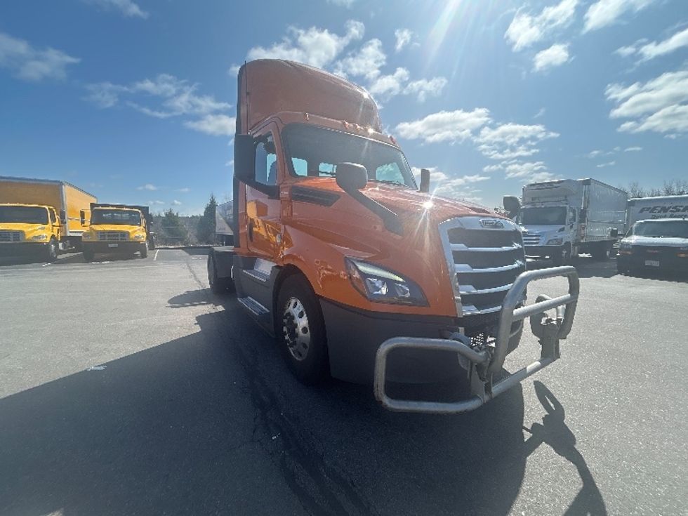 Day Cab Tractor-Heavy Duty Tractors-Freightliner-2020-T12642ST-Londonderry-NH-369,253\n\t\tmiles-$ 37,750 - Image 1