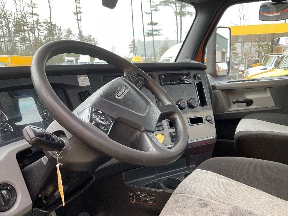 Day Cab Tractor-Heavy Duty Tractors-Freightliner-2020-T12642ST-Londonderry-NH-369,253\n\t\tmiles-$ 37,750 - Image 10