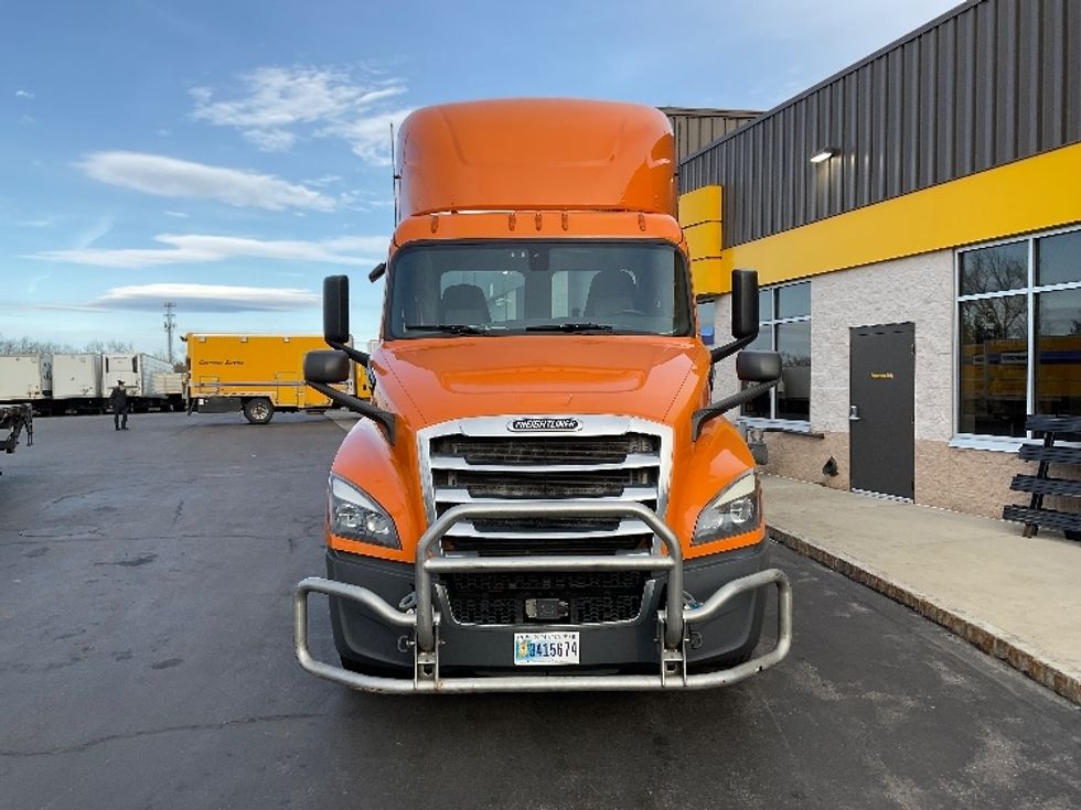 Day Cab Tractor-Heavy Duty Tractors-Freightliner-2020-T12642ST-Londonderry-NH-369,253\n\t\tmiles-$ 37,750 - Image 2