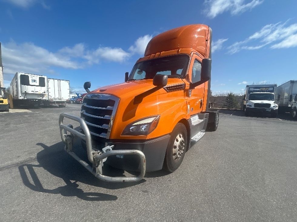 Day Cab Tractor-Heavy Duty Tractors-Freightliner-2020-T12642ST-Londonderry-NH-369,253\n\t\tmiles-$ 37,750 - Image 3