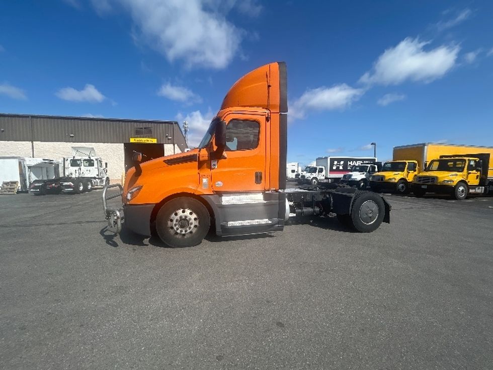 Day Cab Tractor-Heavy Duty Tractors-Freightliner-2020-T12642ST-Londonderry-NH-369,253\n\t\tmiles-$ 37,750 - Image 4