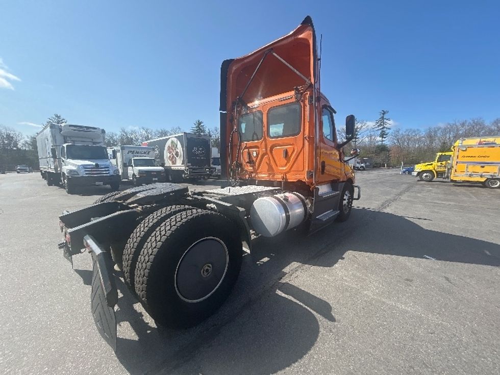 Day Cab Tractor-Heavy Duty Tractors-Freightliner-2020-T12642ST-Londonderry-NH-369,253\n\t\tmiles-$ 37,750 - Image 7