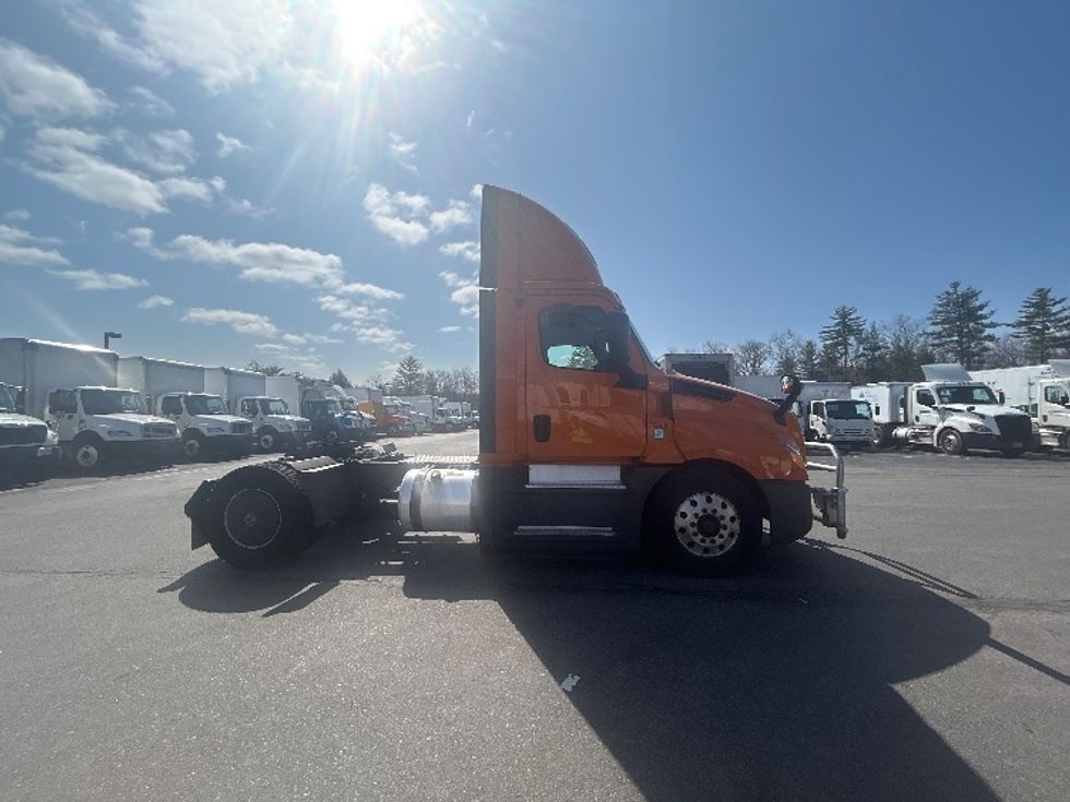 Day Cab Tractor-Heavy Duty Tractors-Freightliner-2020-T12642ST-Londonderry-NH-369,253\n\t\tmiles-$ 37,750 - Image 8
