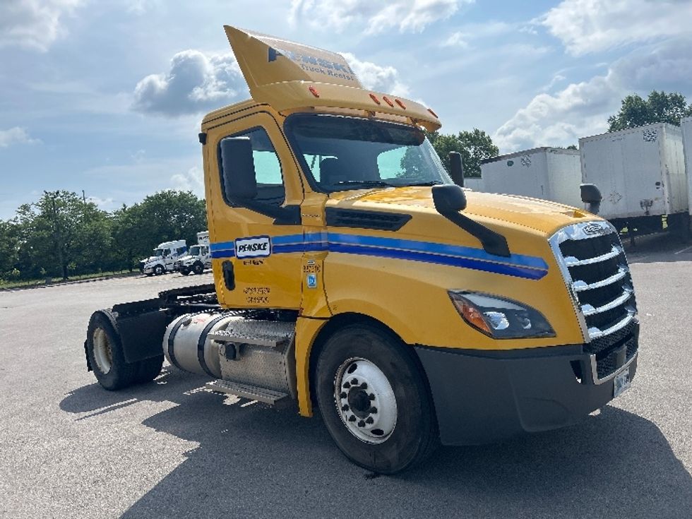 Day Cab Tractor-Heavy Duty Tractors-Freightliner-2020-T12642ST-Louisville-KY-266,866\n\t\tmiles-$ 41,500 - Image 1