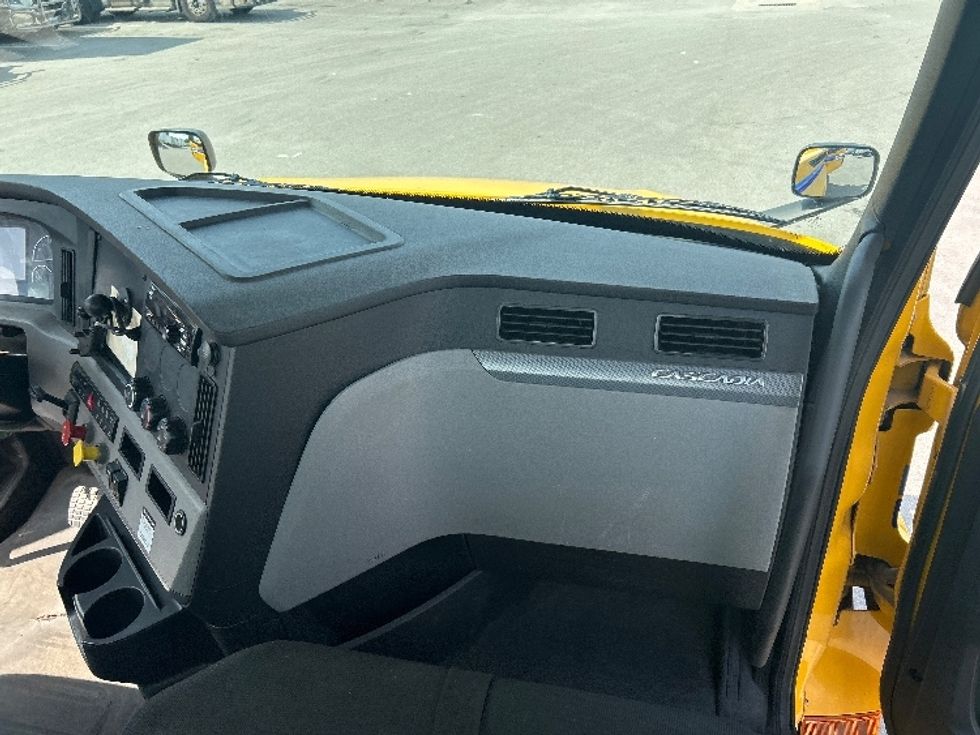 Day Cab Tractor-Heavy Duty Tractors-Freightliner-2020-T12642ST-Louisville-KY-266,866\n\t\tmiles-$ 41,500 - Image 13