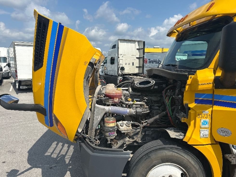 Day Cab Tractor-Heavy Duty Tractors-Freightliner-2020-T12642ST-Louisville-KY-266,866\n\t\tmiles-$ 41,500 - Image 16