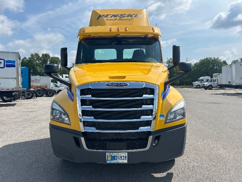 Day Cab Tractor-Heavy Duty Tractors-Freightliner-2020-T12642ST-Louisville-KY-266,866\n\t\tmiles-$ 41,500 - Image 2