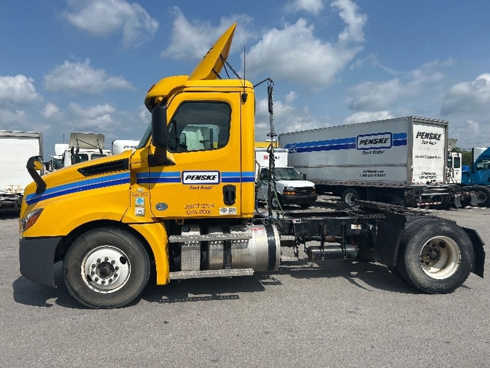 Day Cab Tractor-Heavy Duty Tractors-Freightliner-2020-T12642ST-Louisville-KY-266,866\n\t\tmiles-$ 41,500 - Image 4