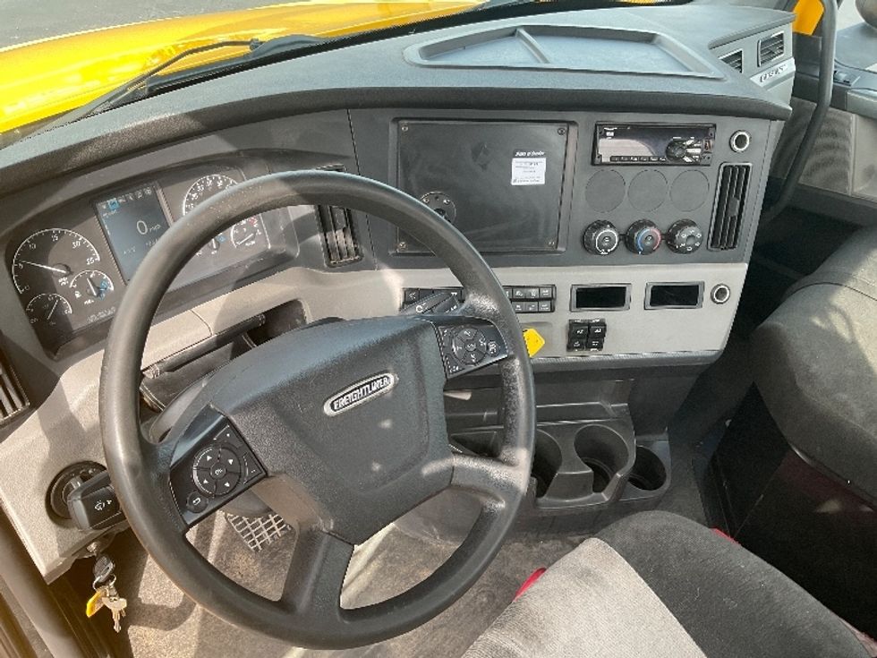 Day Cab Tractor-Heavy Duty Tractors-Freightliner-2020-T12642ST-Madison-AL-186,675\n\t\tmiles-$ 55,750 - Image 10