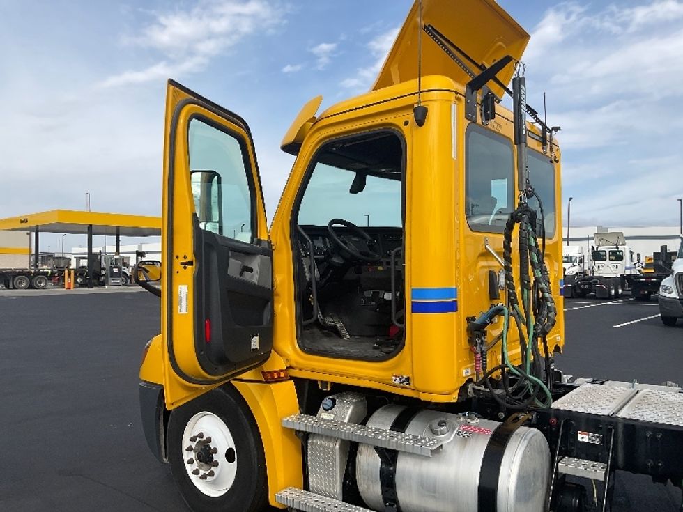 Day Cab Tractor-Heavy Duty Tractors-Freightliner-2020-T12642ST-Madison-AL-186,675\n\t\tmiles-$ 55,750 - Image 9