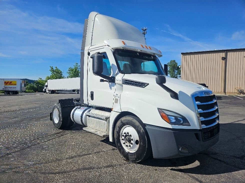 Day Cab Tractor-Heavy Duty Tractors-Freightliner-2020-T12642ST-Mansfield-OH-275,986\n\t\tmiles-$ 38,750 - Image 1