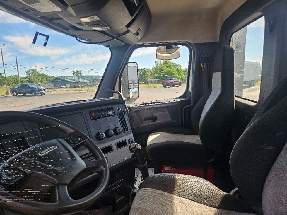 Day Cab Tractor-Heavy Duty Tractors-Freightliner-2020-T12642ST-Mansfield-OH-275,986\n\t\tmiles-$ 38,750 - Image 10