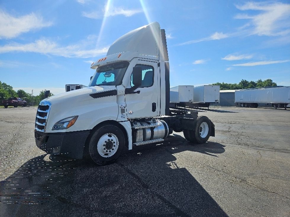 Day Cab Tractor-Heavy Duty Tractors-Freightliner-2020-T12642ST-Mansfield-OH-275,986\n\t\tmiles-$ 38,750 - Image 3