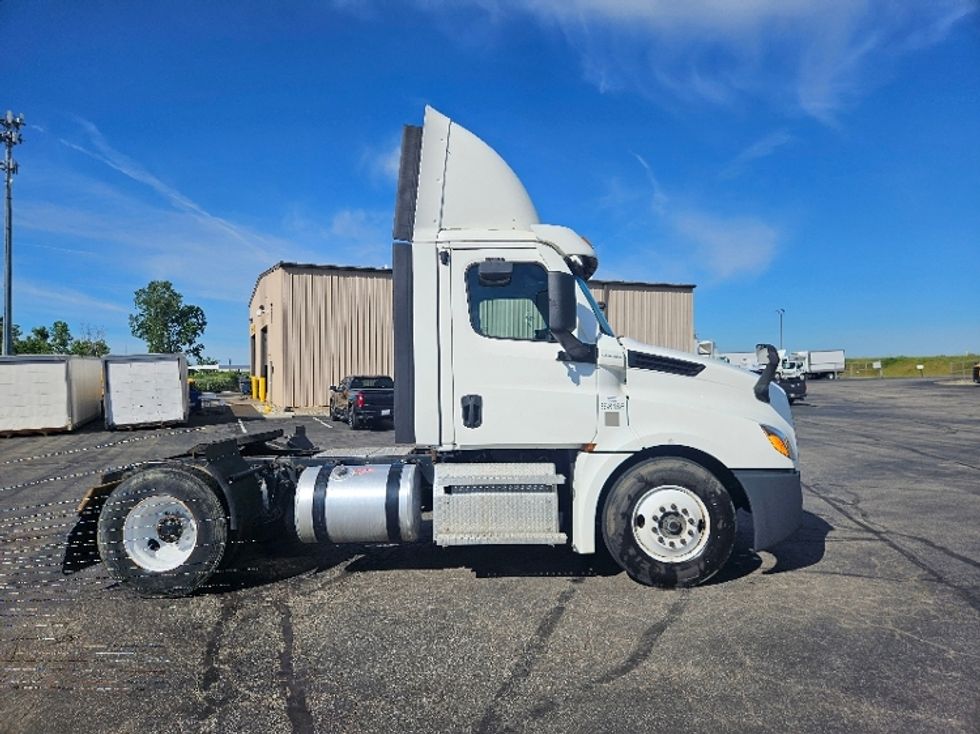 Day Cab Tractor-Heavy Duty Tractors-Freightliner-2020-T12642ST-Mansfield-OH-275,986\n\t\tmiles-$ 38,750 - Image 8