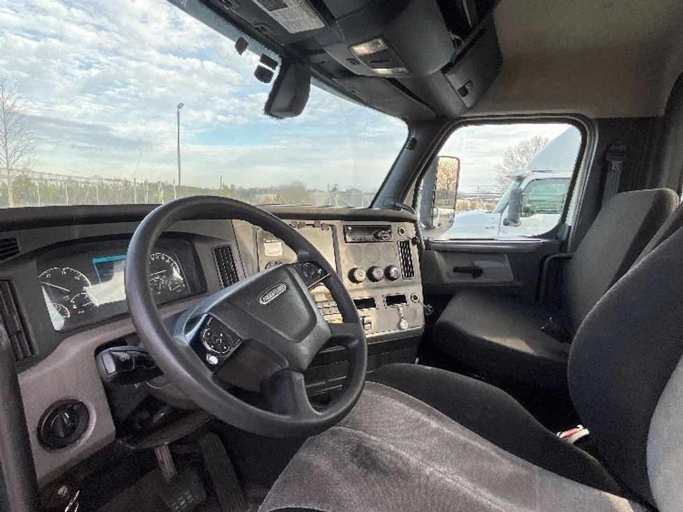 Day Cab Tractor-Heavy Duty Tractors-Freightliner-2020-T12642ST-Mcdonough-GA-673,486\n\t\tmiles-$ 22,250 - Image 10