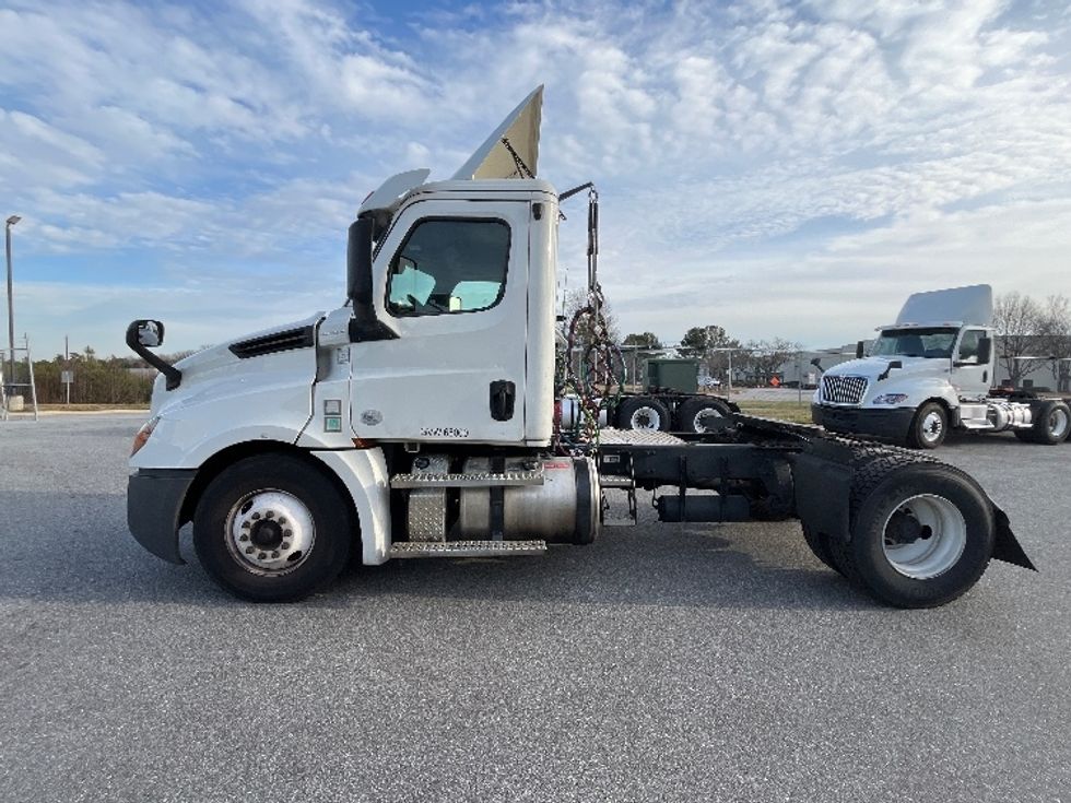 Day Cab Tractor-Heavy Duty Tractors-Freightliner-2020-T12642ST-Mcdonough-GA-673,486\n\t\tmiles-$ 22,250 - Image 4