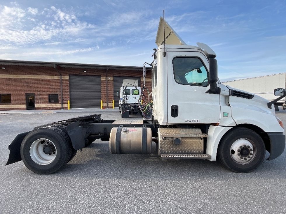 Day Cab Tractor-Heavy Duty Tractors-Freightliner-2020-T12642ST-Mcdonough-GA-673,486\n\t\tmiles-$ 22,250 - Image 8