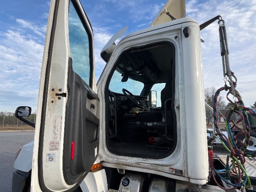 Day Cab Tractor-Heavy Duty Tractors-Freightliner-2020-T12642ST-Mcdonough-GA-673,486\n\t\tmiles-$ 22,250 - Image 9