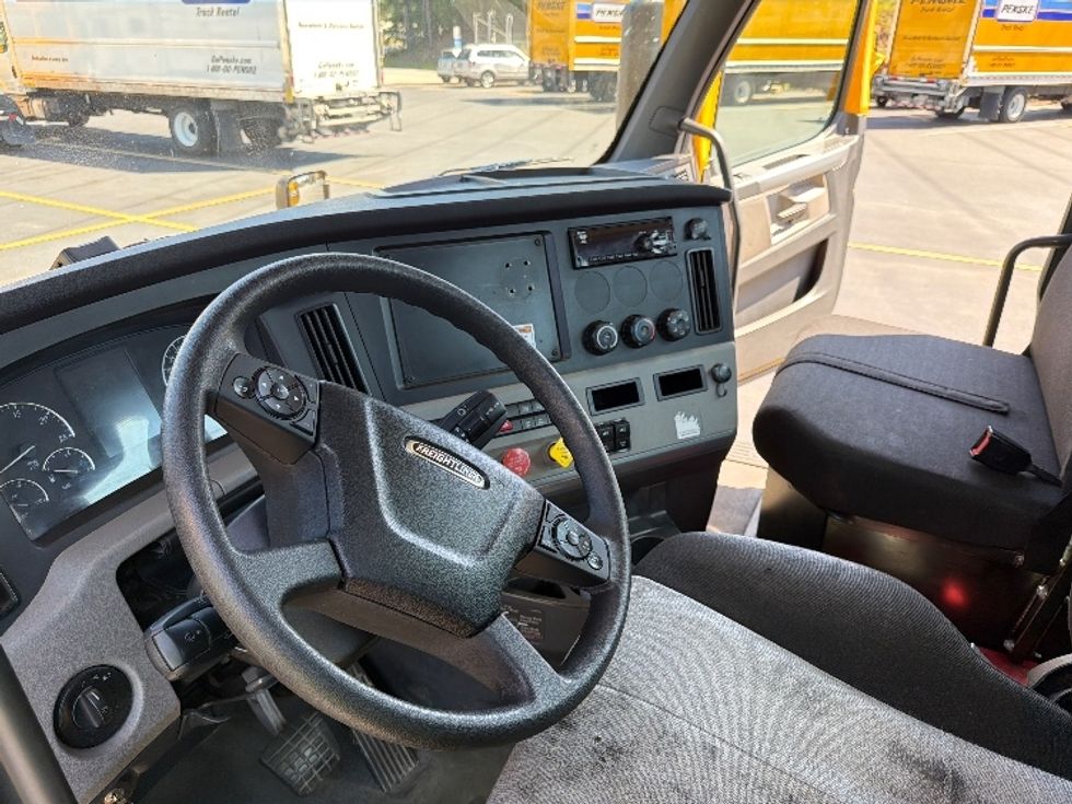 Day Cab Tractor-Heavy Duty Tractors-Freightliner-2020-T12642ST-Mebane-NC-180,457\n\t\tmiles-$ 49,750 - Image 10