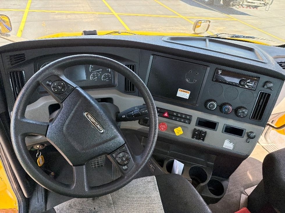 Day Cab Tractor-Heavy Duty Tractors-Freightliner-2020-T12642ST-Mebane-NC-180,457\n\t\tmiles-$ 49,750 - Image 11