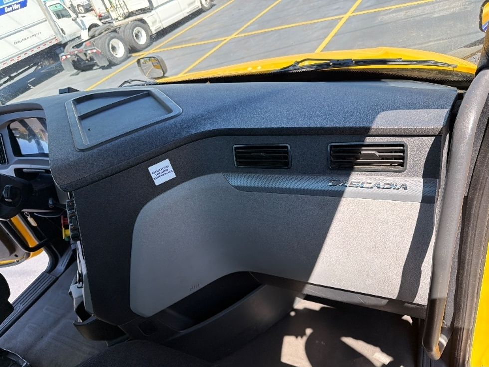 Day Cab Tractor-Heavy Duty Tractors-Freightliner-2020-T12642ST-Mebane-NC-180,457\n\t\tmiles-$ 49,750 - Image 13