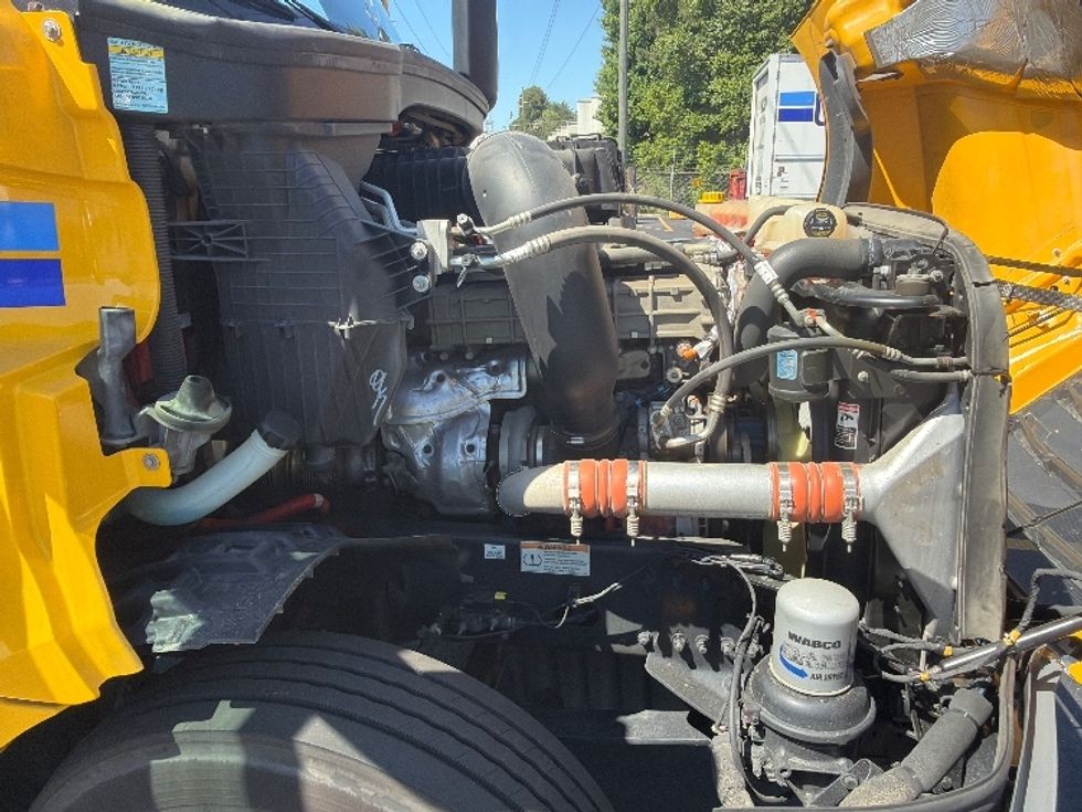 Day Cab Tractor-Heavy Duty Tractors-Freightliner-2020-T12642ST-Mebane-NC-180,457\n\t\tmiles-$ 49,750 - Image 15