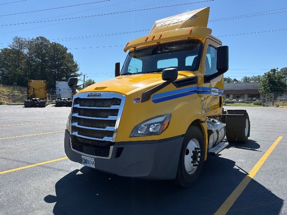 Day Cab Tractor-Heavy Duty Tractors-Freightliner-2020-T12642ST-Mebane-NC-180,457\n\t\tmiles-$ 49,750 - Image 3