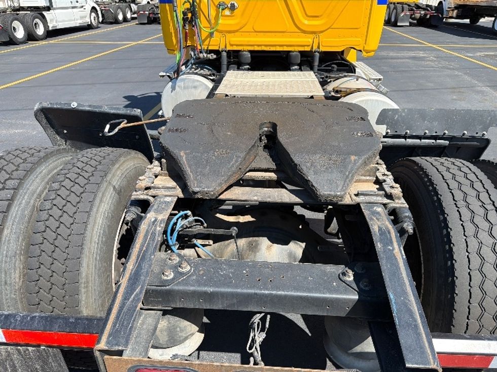 Day Cab Tractor-Heavy Duty Tractors-Freightliner-2020-T12642ST-Mebane-NC-180,457\n\t\tmiles-$ 49,750 - Image 6