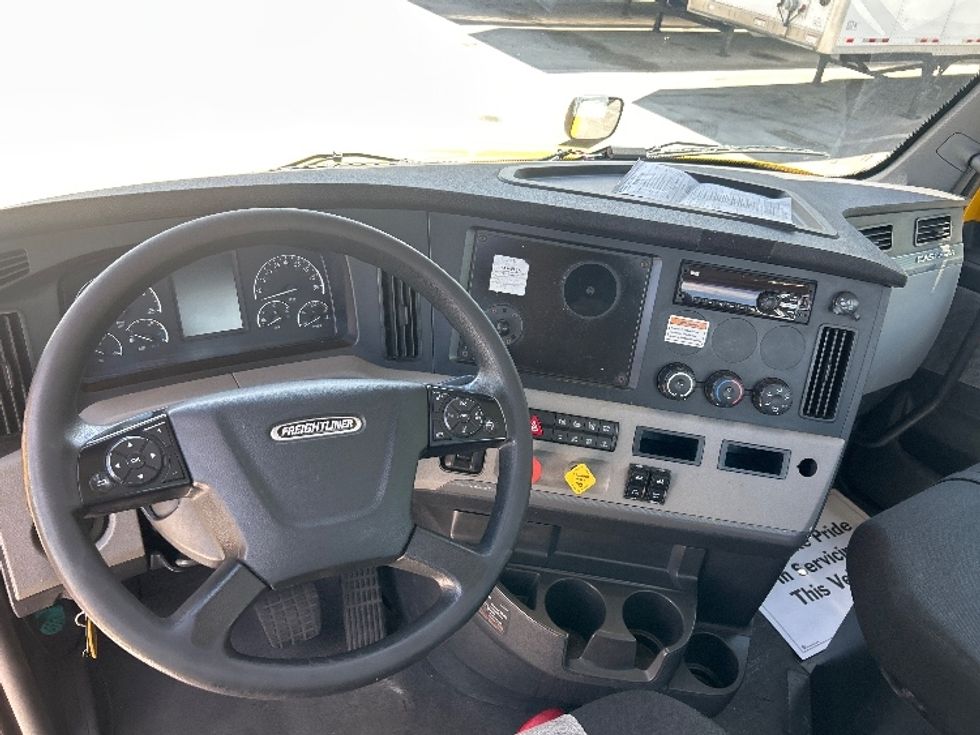 Day Cab Tractor-Heavy Duty Tractors-Freightliner-2020-T12642ST-Medley-FL-237,764\n\t\tmiles-$ 46,500 - Image 11