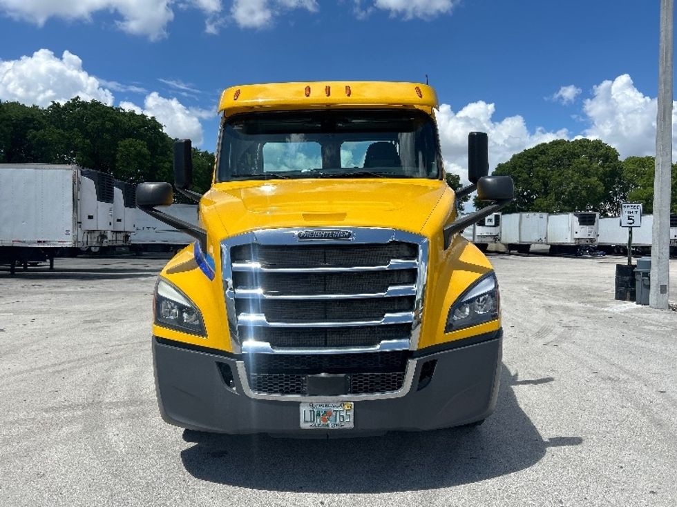 Day Cab Tractor-Heavy Duty Tractors-Freightliner-2020-T12642ST-Medley-FL-237,764\n\t\tmiles-$ 46,500 - Image 2