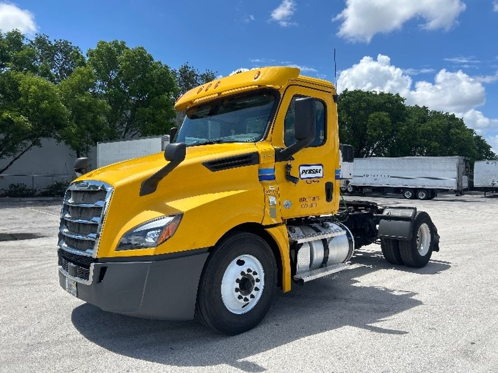 Day Cab Tractor-Heavy Duty Tractors-Freightliner-2020-T12642ST-Medley-FL-237,764\n\t\tmiles-$ 46,500 - Image 3