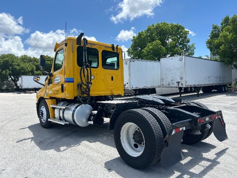 Day Cab Tractor-Heavy Duty Tractors-Freightliner-2020-T12642ST-Medley-FL-237,764\n\t\tmiles-$ 46,500 - Image 5