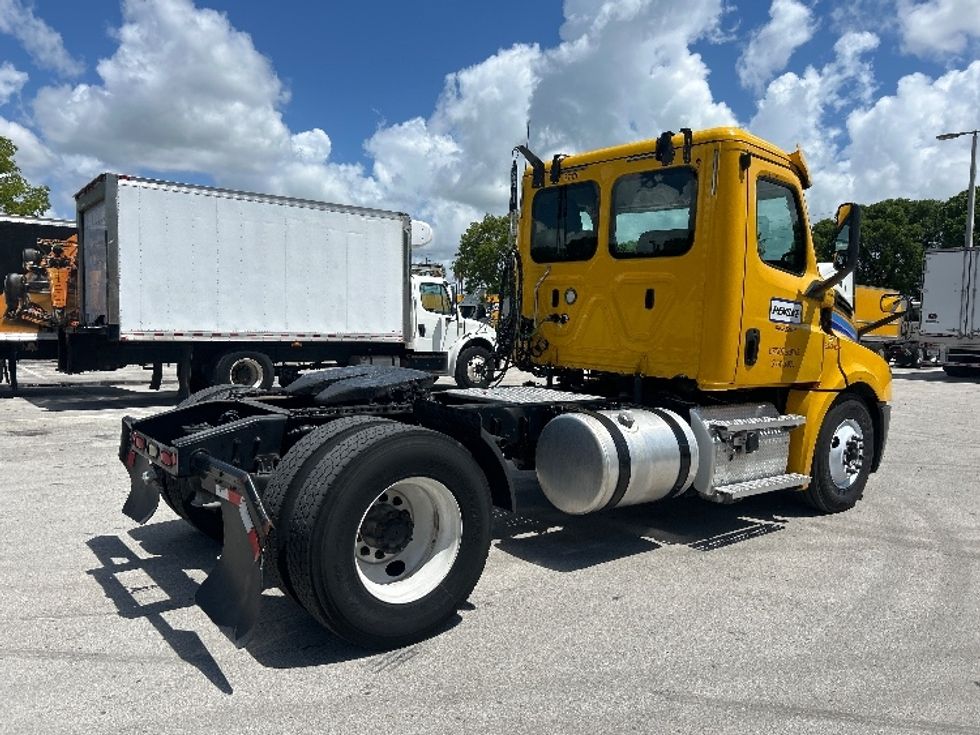Day Cab Tractor-Heavy Duty Tractors-Freightliner-2020-T12642ST-Medley-FL-237,764\n\t\tmiles-$ 46,500 - Image 7