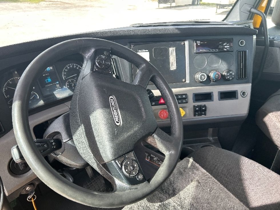 Day Cab Tractor-Heavy Duty Tractors-Freightliner-2020-T12642ST-Melbourne-FL-447,044\n\t\tmiles-$ 37,750 - Image 10