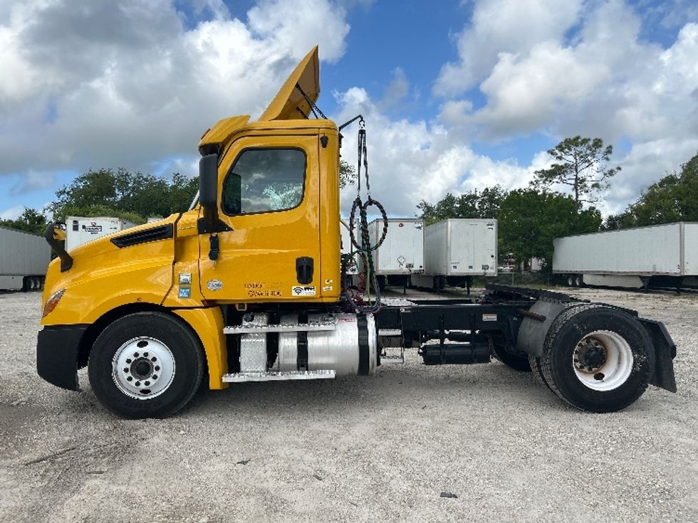 Day Cab Tractor-Heavy Duty Tractors-Freightliner-2020-T12642ST-Melbourne-FL-447,044\n\t\tmiles-$ 37,750 - Image 4