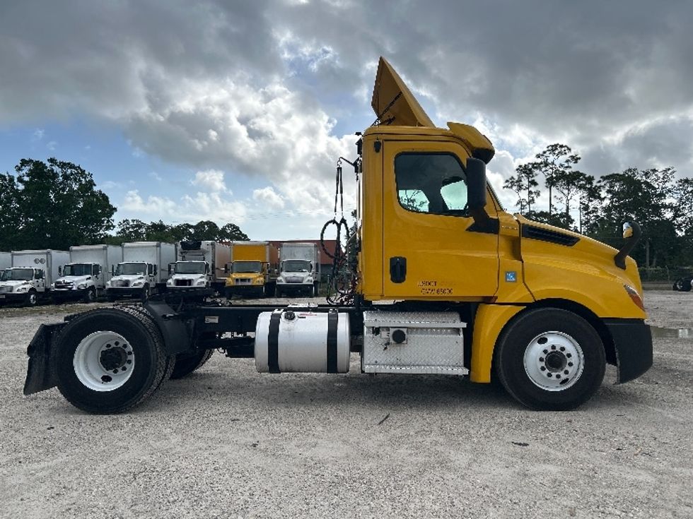 Day Cab Tractor-Heavy Duty Tractors-Freightliner-2020-T12642ST-Melbourne-FL-447,044\n\t\tmiles-$ 37,750 - Image 8