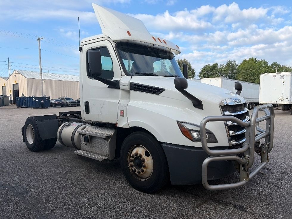Day Cab Tractor-Heavy Duty Tractors-Freightliner-2020-T12642ST-Middlefield-OH-542,186\n\t\tmiles-$ 27,000 - Image 1