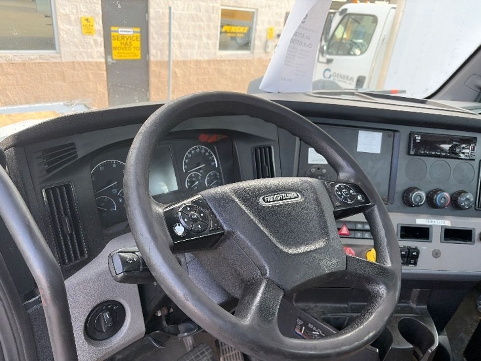Day Cab Tractor-Heavy Duty Tractors-Freightliner-2020-T12642ST-Middlefield-OH-542,186\n\t\tmiles-$ 27,000 - Image 10