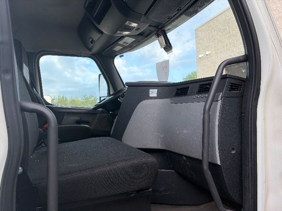 Day Cab Tractor-Heavy Duty Tractors-Freightliner-2020-T12642ST-Middlefield-OH-542,186\n\t\tmiles-$ 27,000 - Image 12