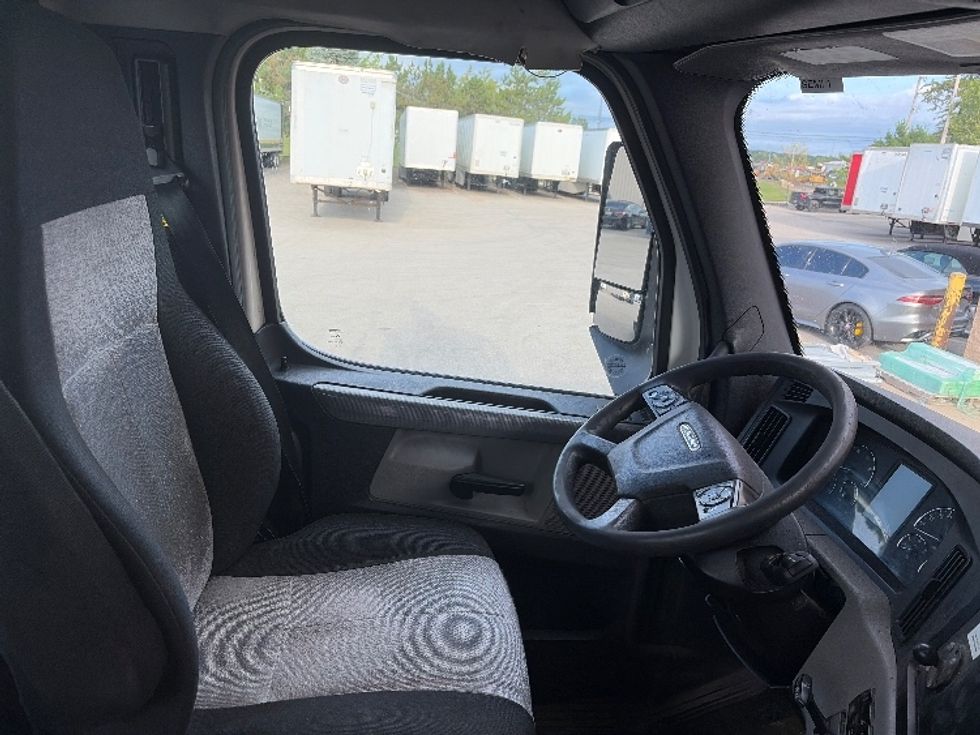 Day Cab Tractor-Heavy Duty Tractors-Freightliner-2020-T12642ST-Middlefield-OH-542,186\n\t\tmiles-$ 27,000 - Image 14