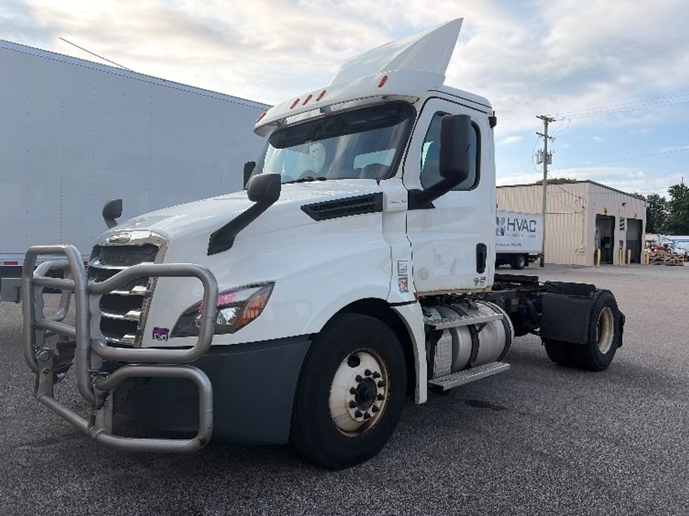 Day Cab Tractor-Heavy Duty Tractors-Freightliner-2020-T12642ST-Middlefield-OH-542,186\n\t\tmiles-$ 27,000 - Image 3