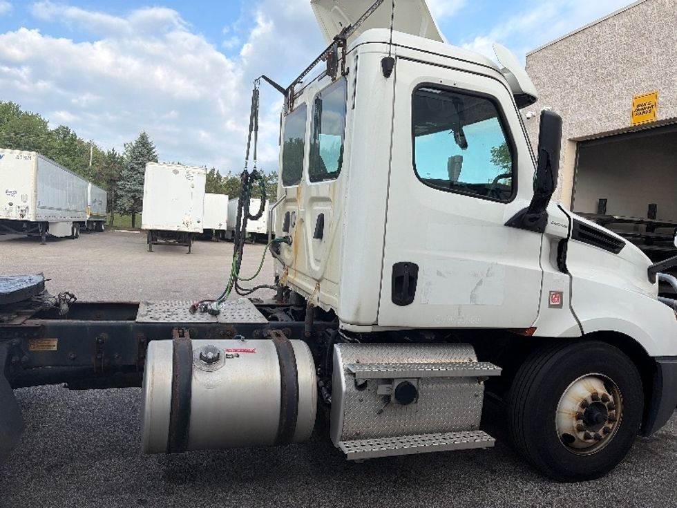 Day Cab Tractor-Heavy Duty Tractors-Freightliner-2020-T12642ST-Middlefield-OH-542,186\n\t\tmiles-$ 27,000 - Image 8