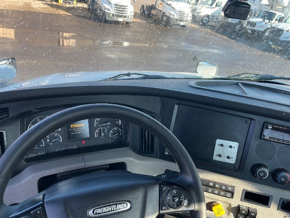 Day Cab Tractor-Heavy Duty Tractors-Freightliner-2020-T12642ST-Middlefield-OH-559,775\n\t\tmiles-$ 25,250 - Image 11
