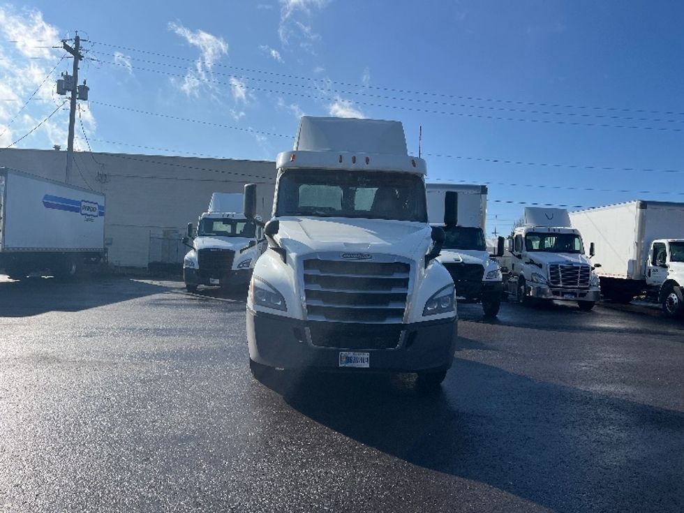 Day Cab Tractor-Heavy Duty Tractors-Freightliner-2020-T12642ST-Middlefield-OH-559,775\n\t\tmiles-$ 25,250 - Image 2