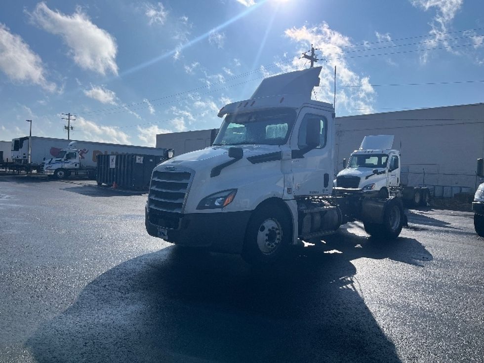 Day Cab Tractor-Heavy Duty Tractors-Freightliner-2020-T12642ST-Middlefield-OH-559,775\n\t\tmiles-$ 25,250 - Image 3